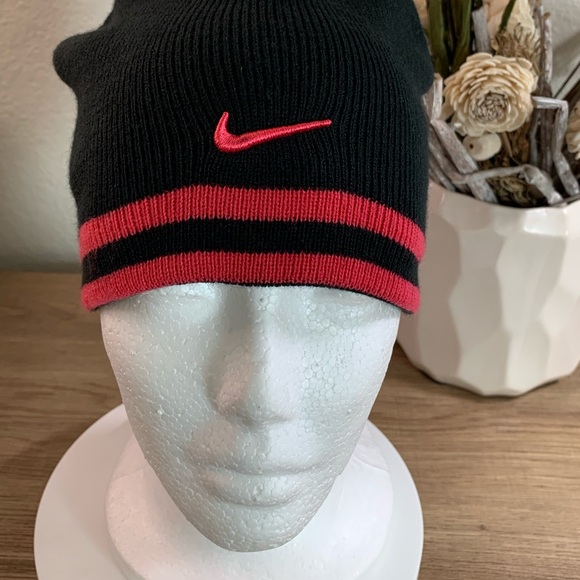 Nike Black and Pink Beanie - Picture 1 of 4